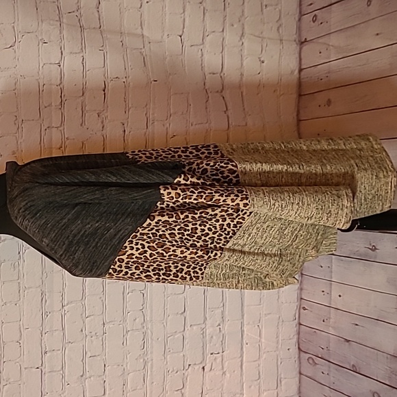 UMGEE V Neck Long Sleeve Color Block Heathered Black Tan Leopard Size XL Tunic - Picture 4 of 7